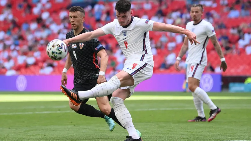 Ivan Perišić (Hrvatska) i Deklan Rajs (Engleska)